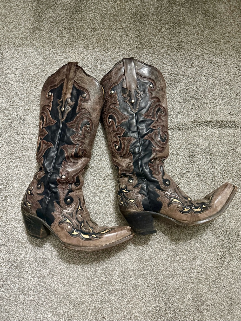 Women’s Studded Embroidered Corral Boots